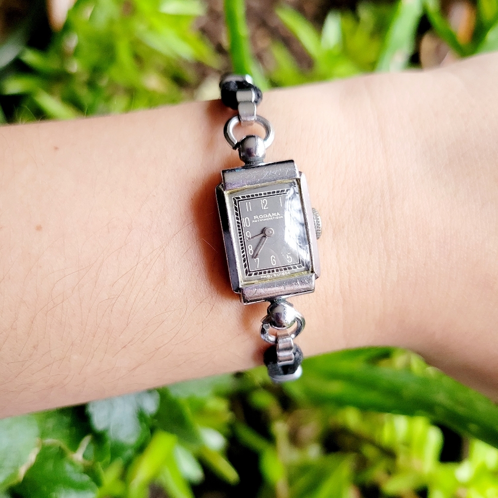 Vintage Swiss Rodana Antimagnetic Classic Dainty Leather Watch